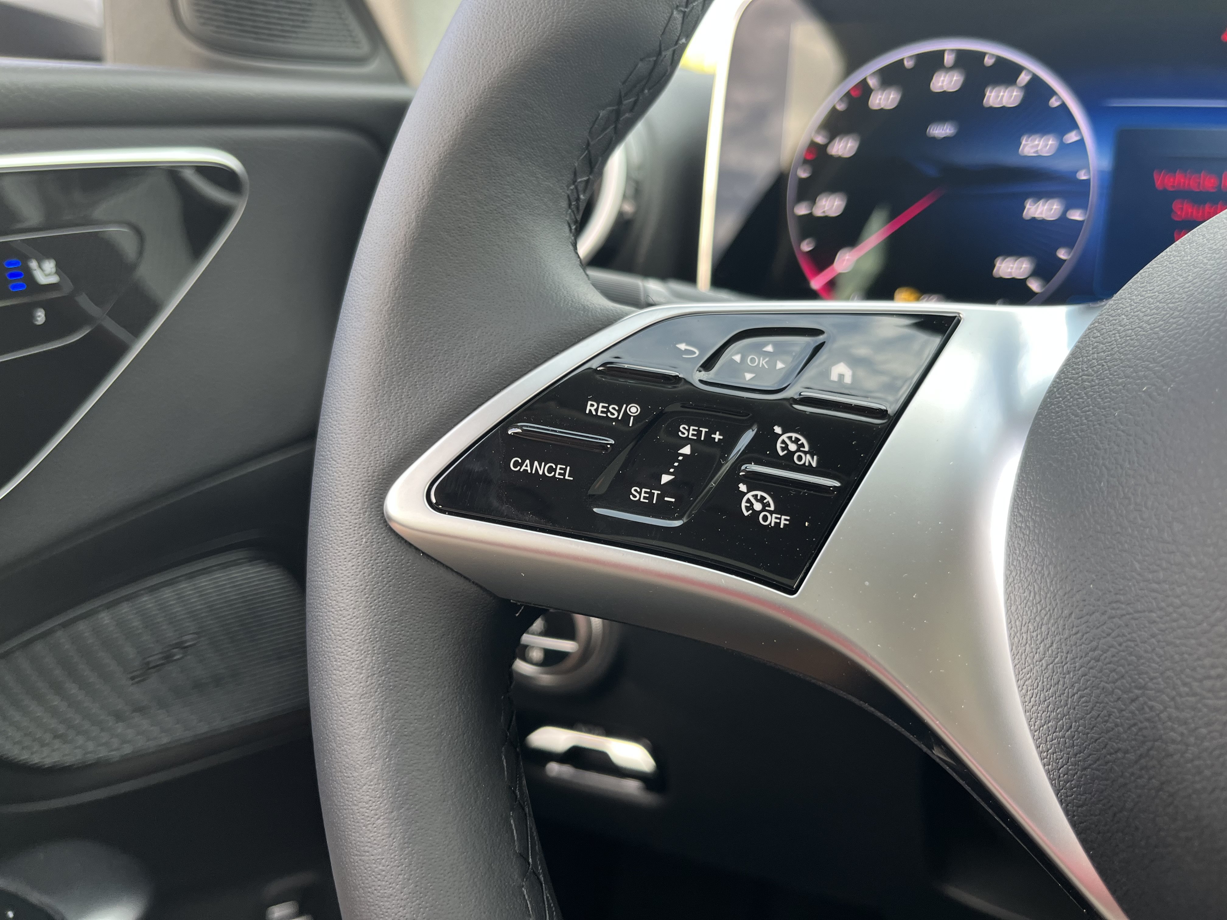 New 2026 MANUFAKTUR Alpine Grey Mercedes-Benz C 300 image 24