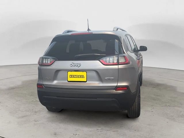 Used 2020 Silver Jeep Latitude image 5