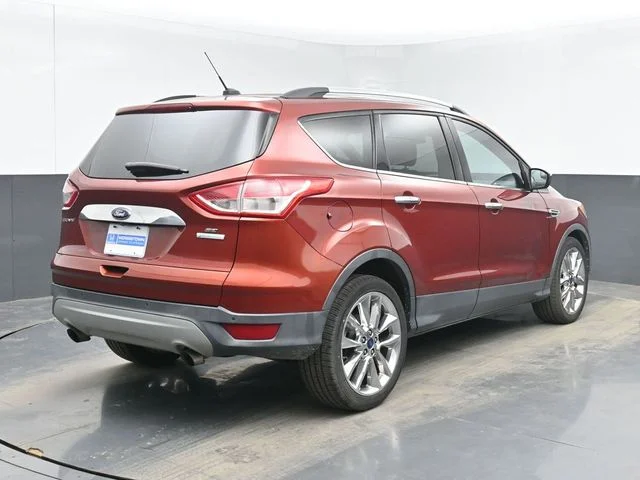 Used 2016 Orange Ford SE image 9