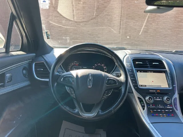 Used 2017 Silver Lincoln Reserve image 26