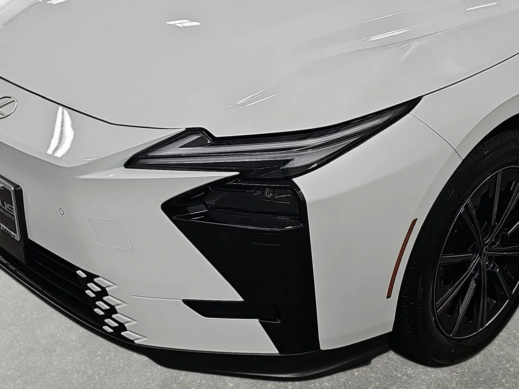 Used 2026 WHITE NOVA GLASS FLAKE Lexus 500e Premium image 33
