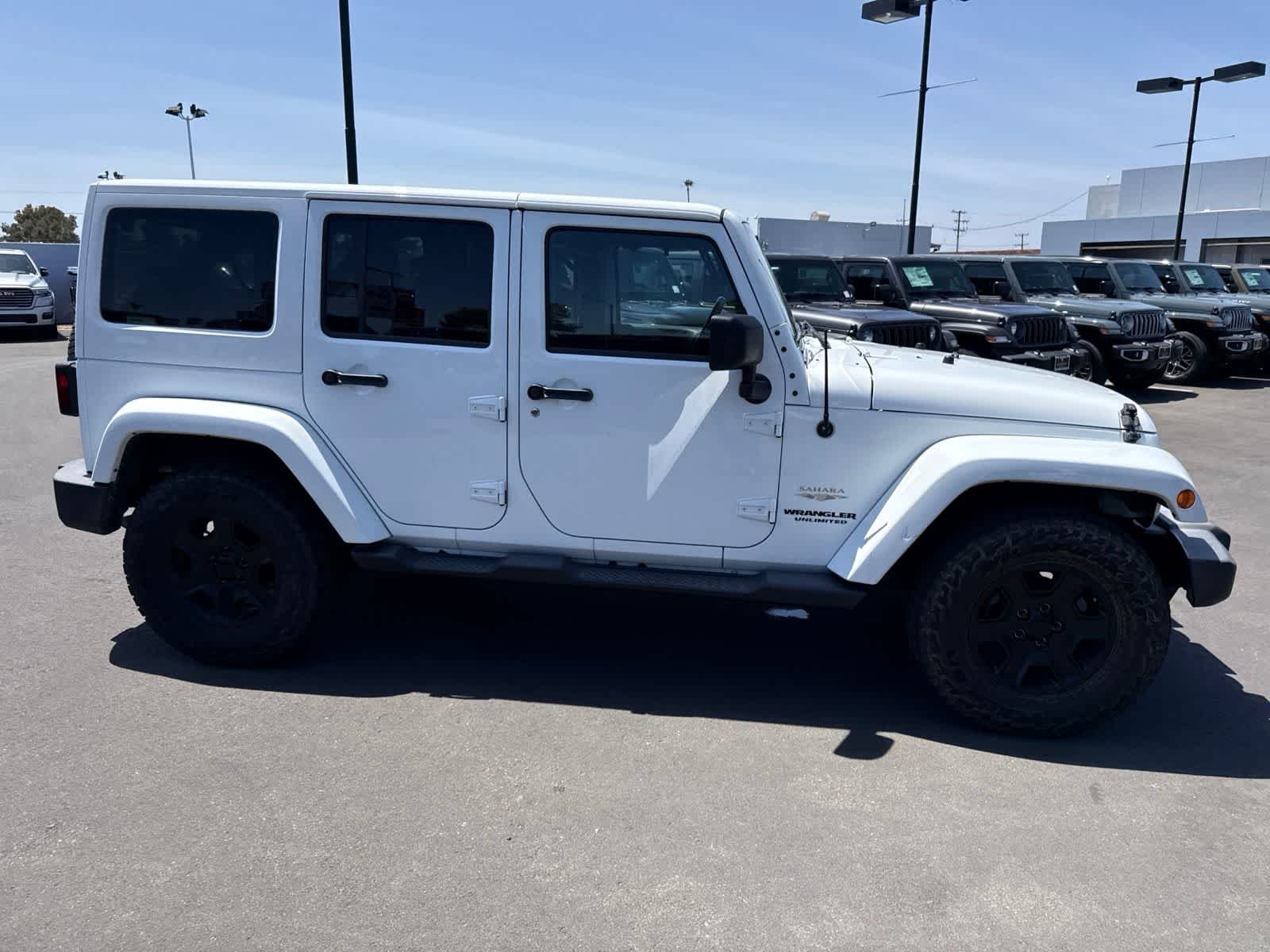 Used 2014 Bright White Clearcoat Jeep Sahara image 10