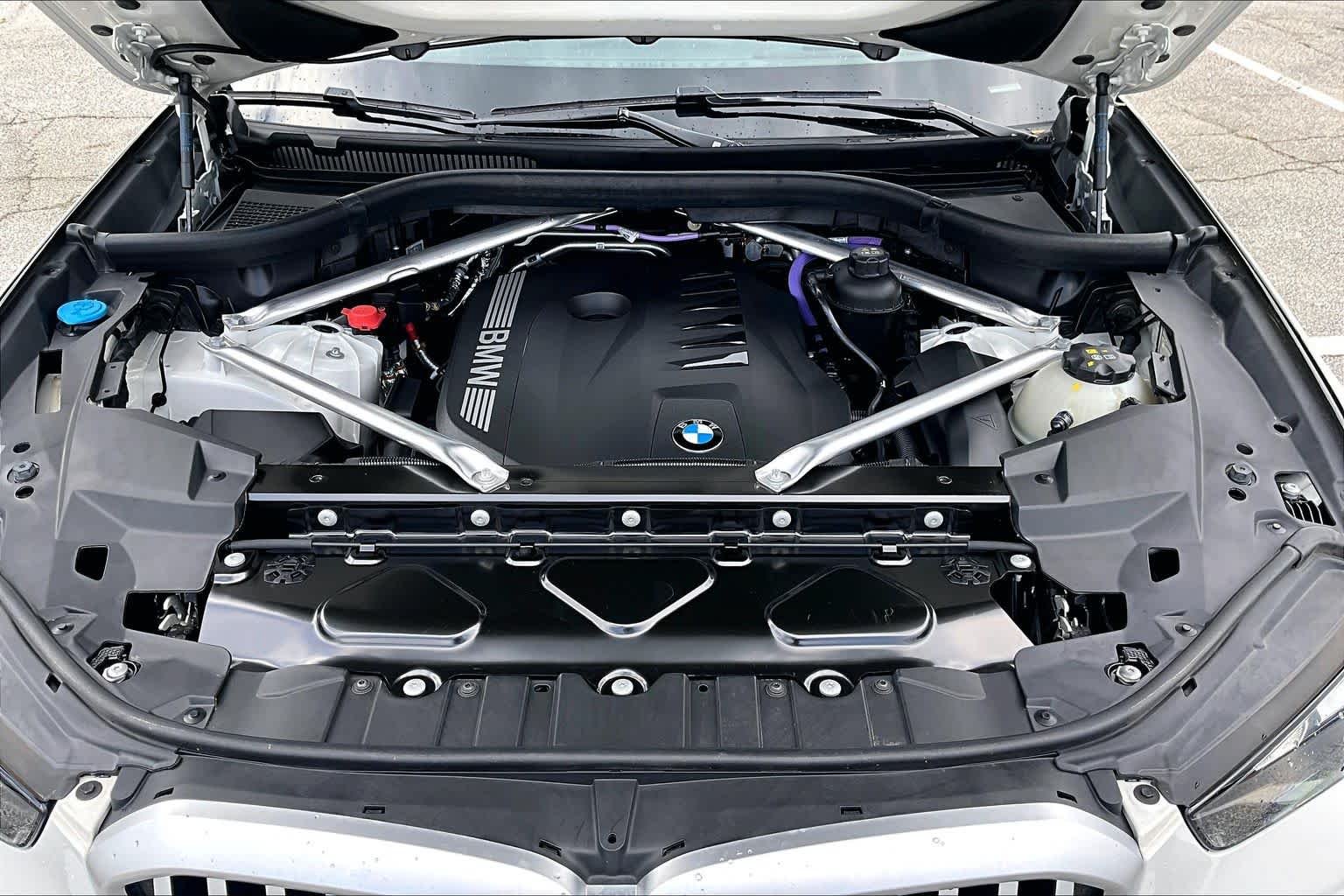 Used 2024 Alpine White BMW xDrive40i image 32