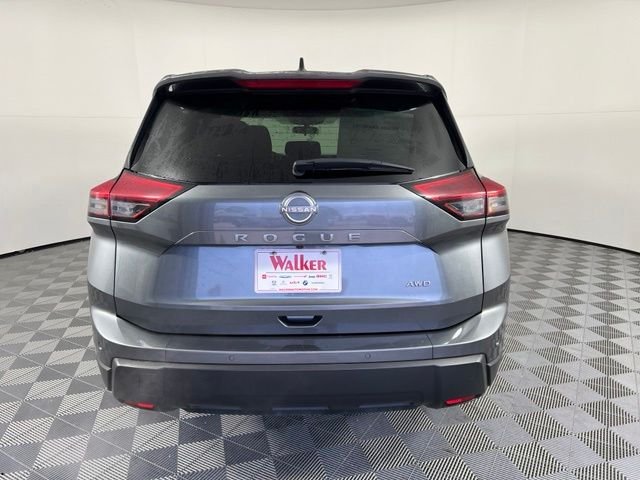 Used 2024 Gray Nissan S image 6