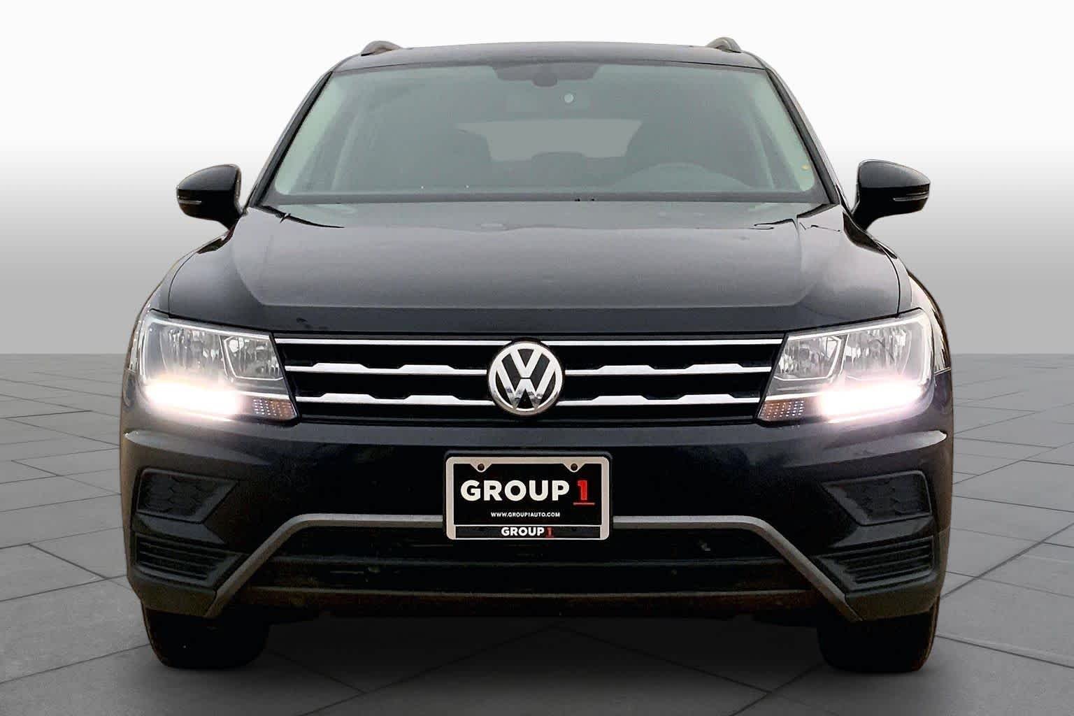 Used 2020 Deep Black Pearl Volkswagen SE image 4