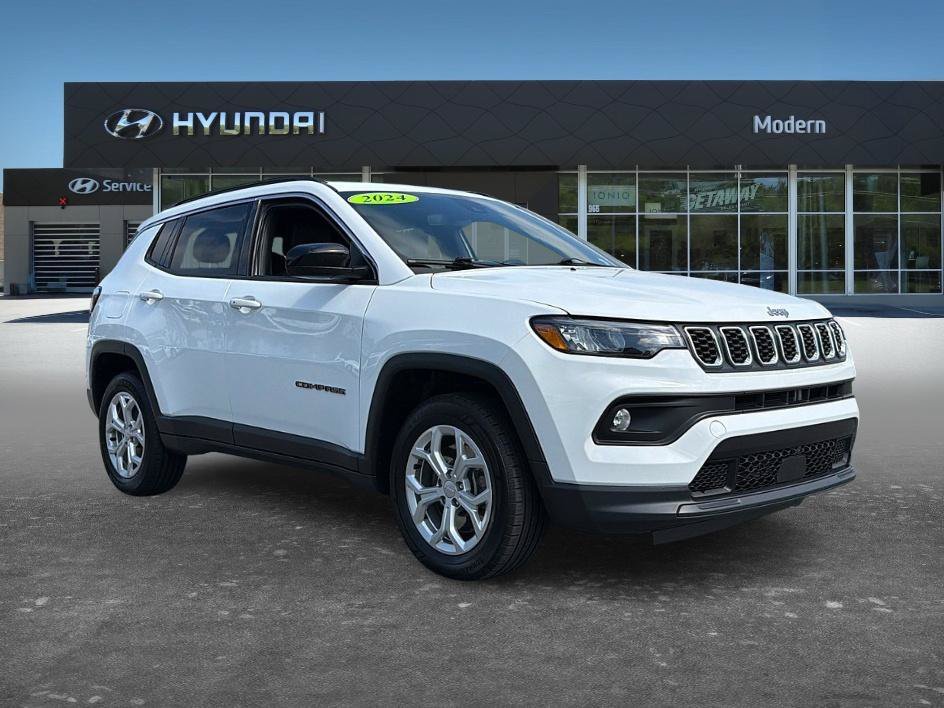 Used 2024 Bright White Clearcoat Jeep Latitude image 3