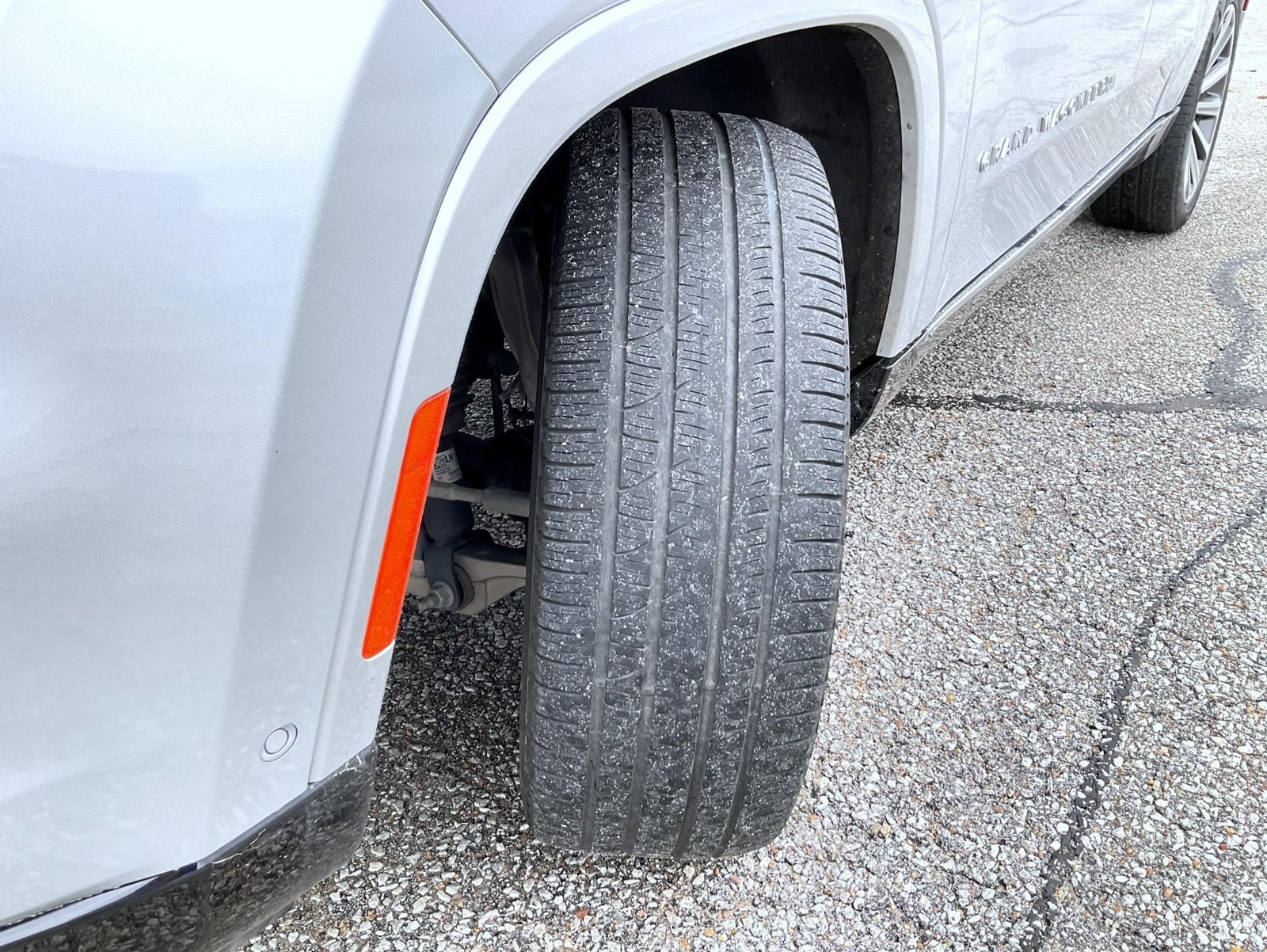 Used 2023 Silver Jeep Base image 25