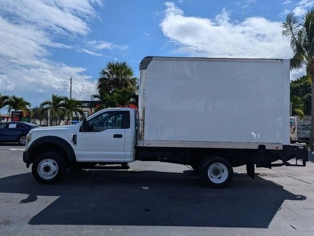 Used 2018  Ford XL image 2