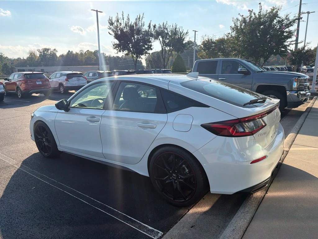 Used 2024  Honda Sport image 6