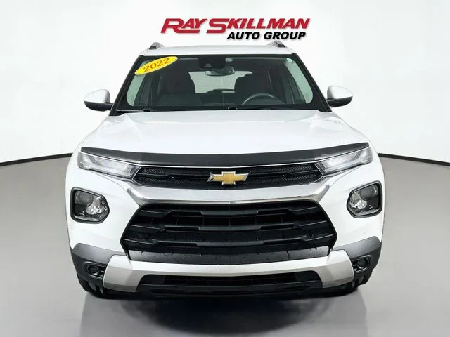 Used 2022 White Chevrolet LT image 2