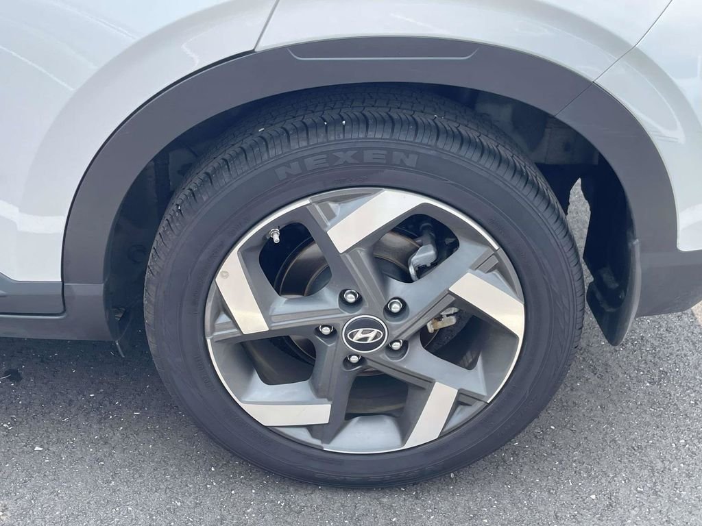 Used 2025 White Hyundai SEL image 28