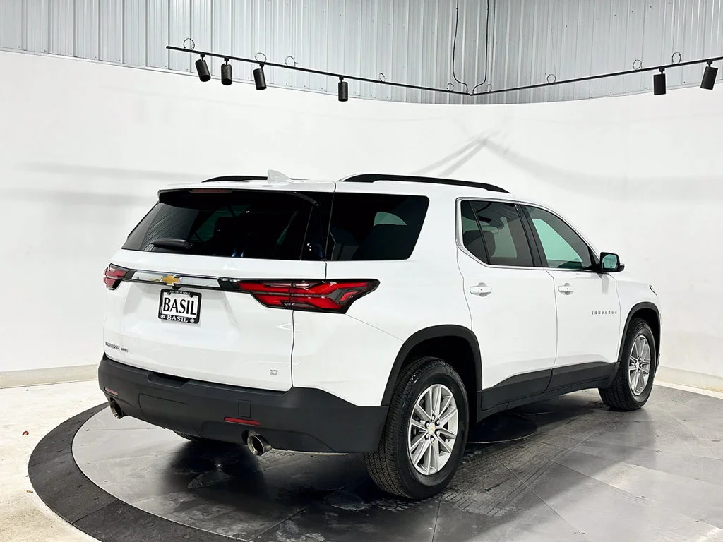Used 2023 SUMMIT WHITE Chevrolet LT Cloth image 11