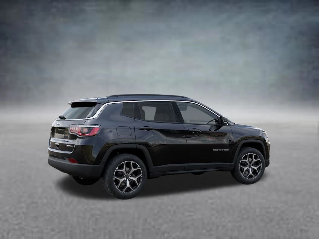 New 2026 Diamond Black Crystal Pearl-Coat Exterior Paint Jeep Limited image 4