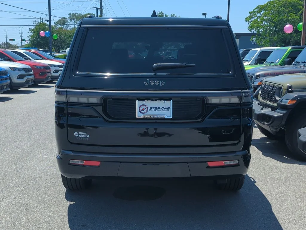 New 2026 High Gloss Black Exterior Paint Jeep Limited Reserve image 6