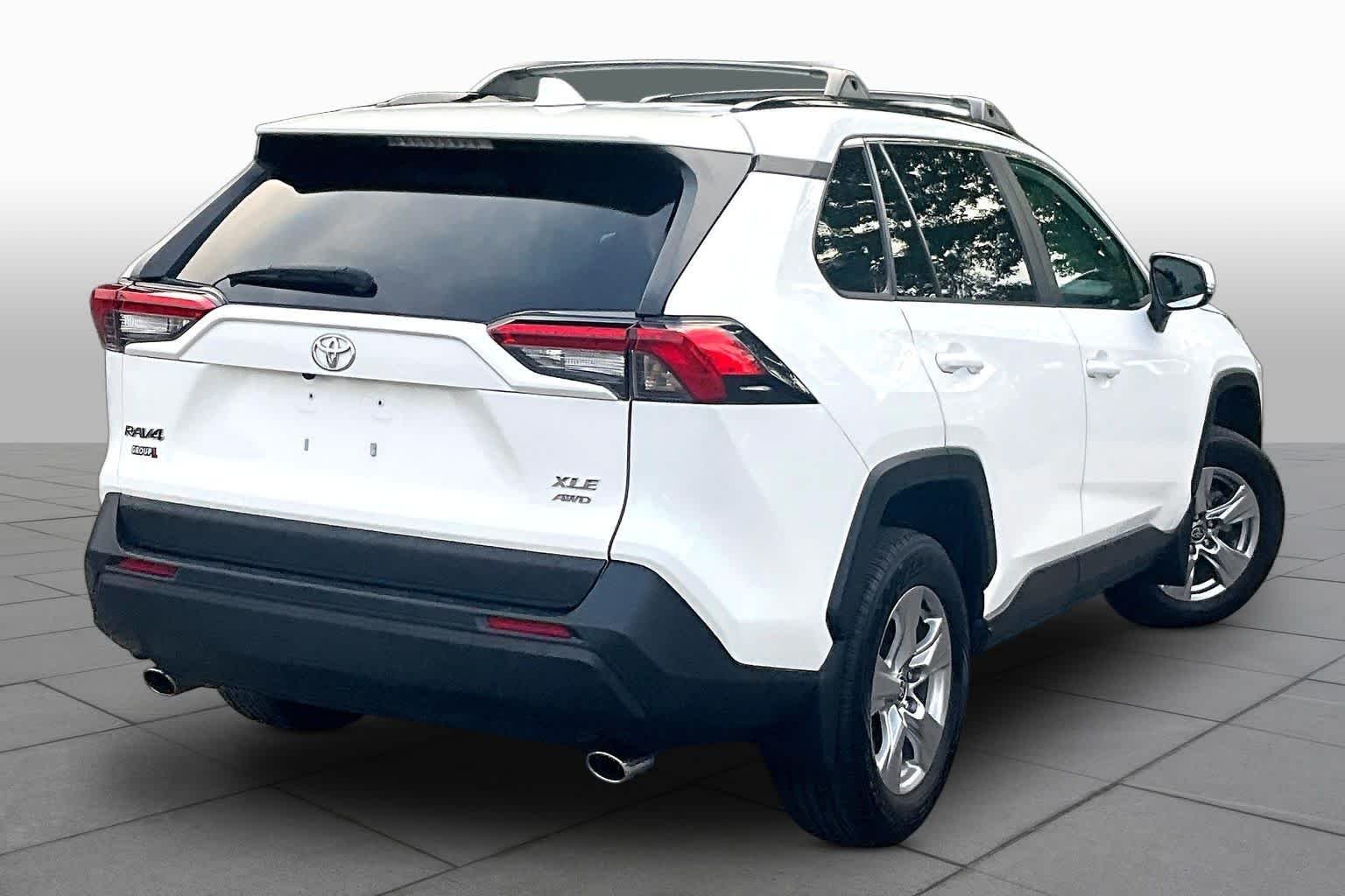 2023 Toyota RAV4 XLE - Photo 13