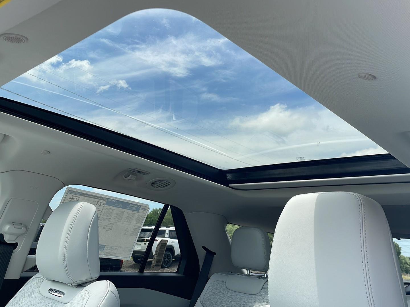 New 2026 Star White Metallic Tri-Coat Ford Platinum™ image 25