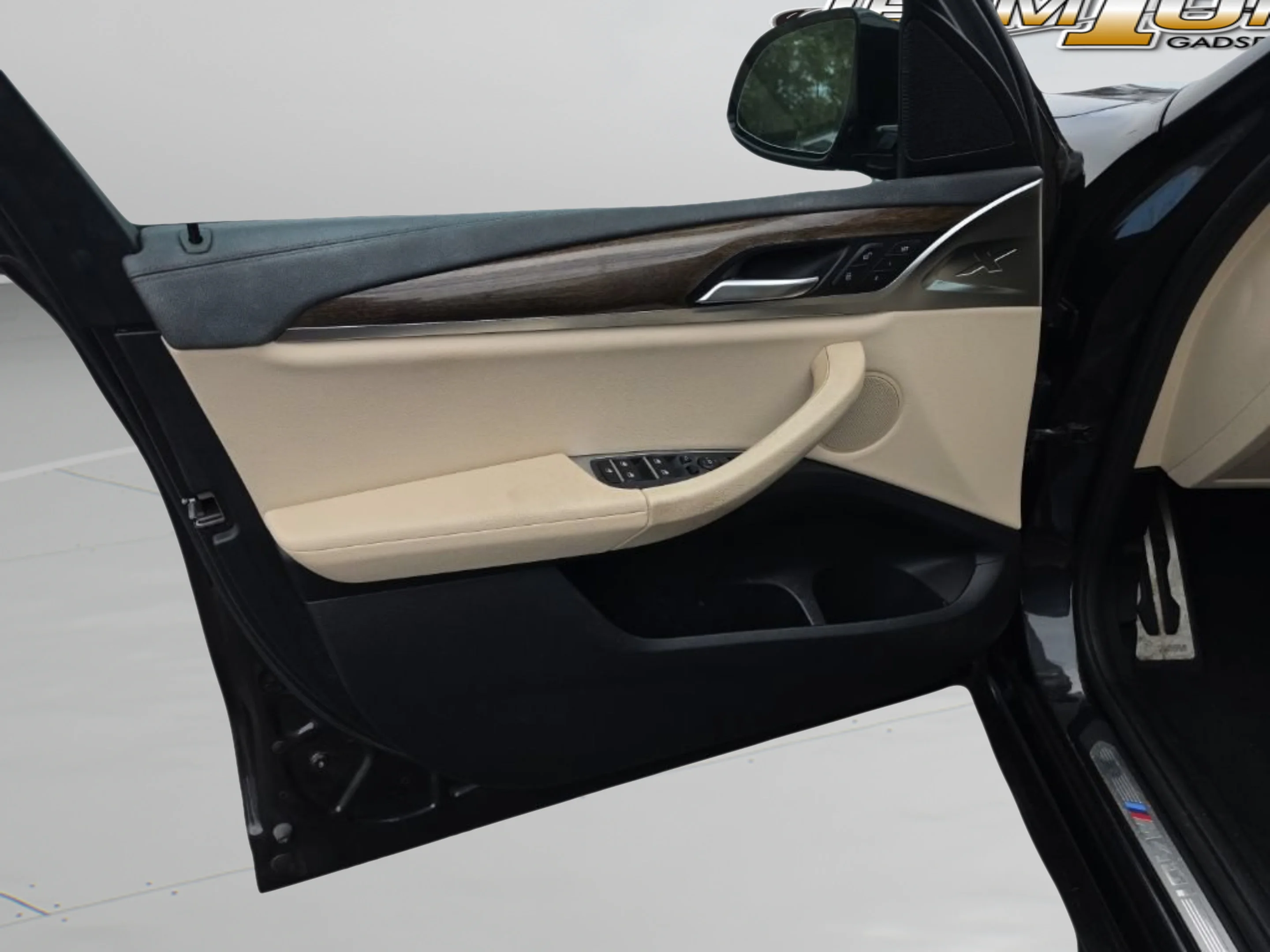 Used 2015 Gray Ford SE image 39