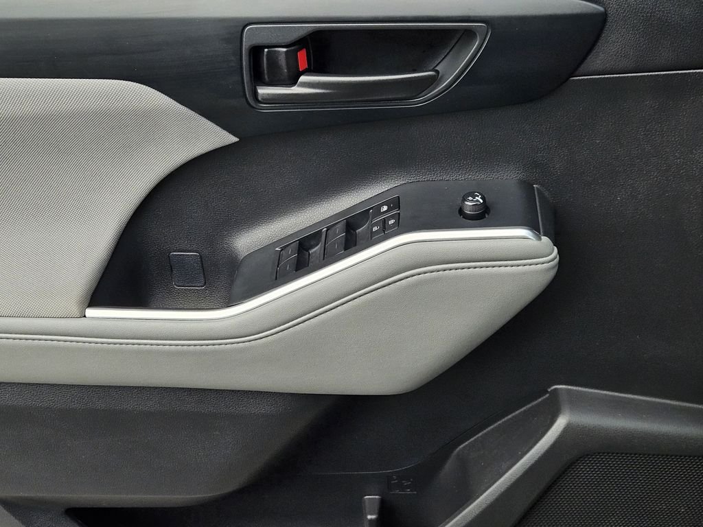 Used 2024  Toyota LE image 23