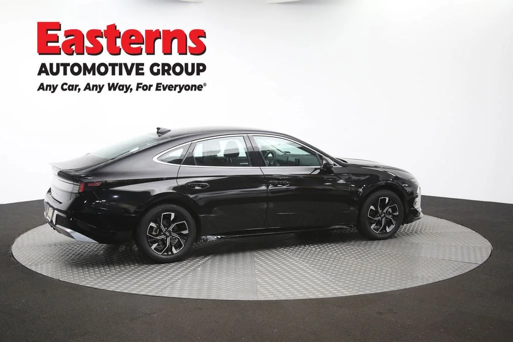 Used 2024 Black Hyundai SEL image 43