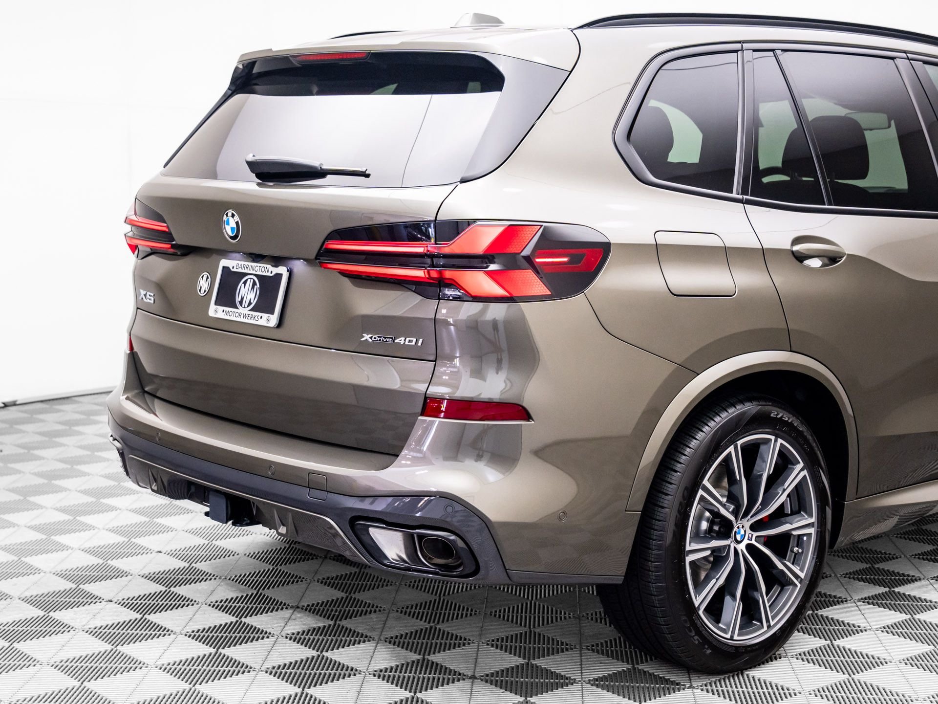 Used 2026 Green BMW xDrive40i image 30