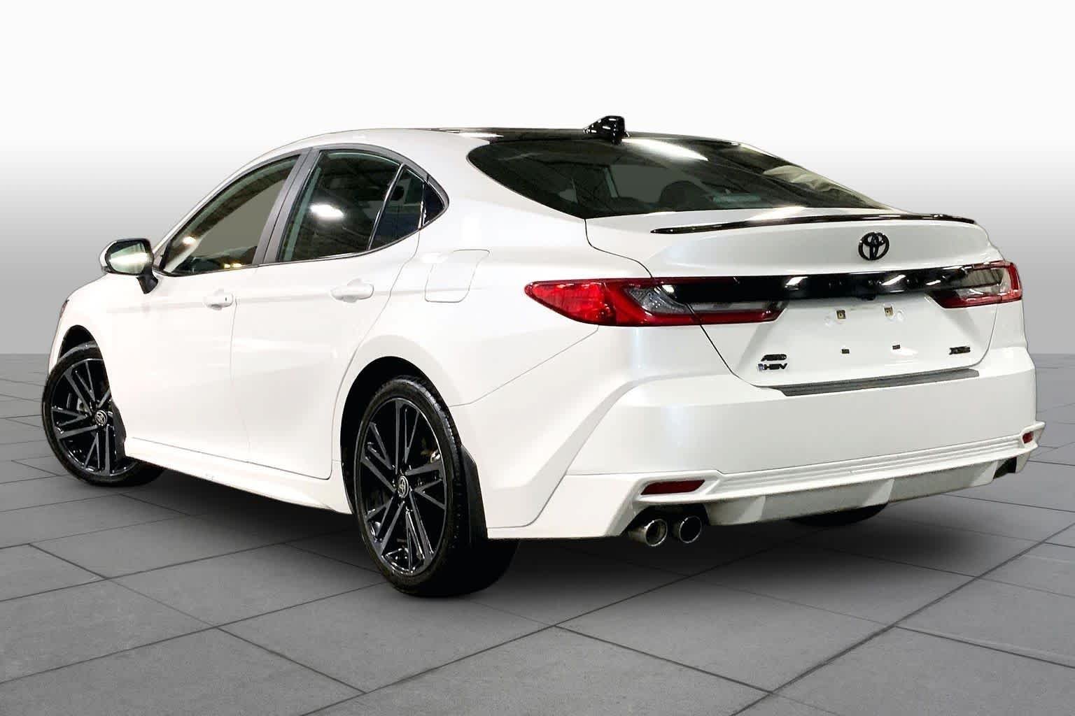 Used 2025 Wind Chill Pearl Toyota XSE image 12