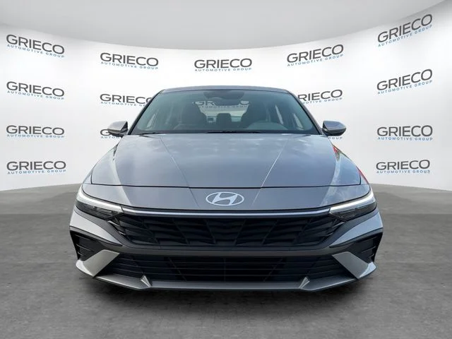 Used 2024 Metal Hyundai SE image 2