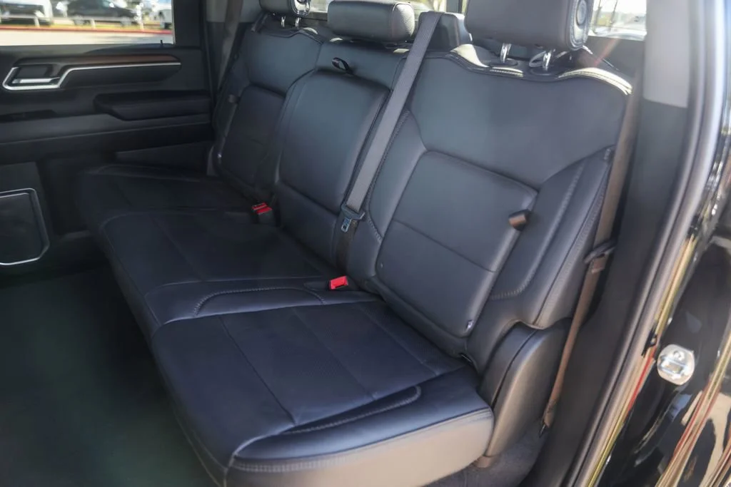 Used 2025 Onyx Black GMC Denali image 26