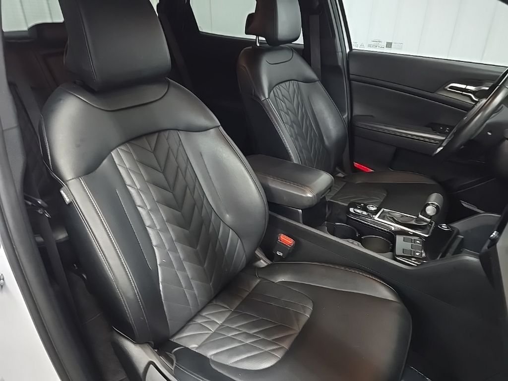 Used 2023 White Kia X-Line image 13