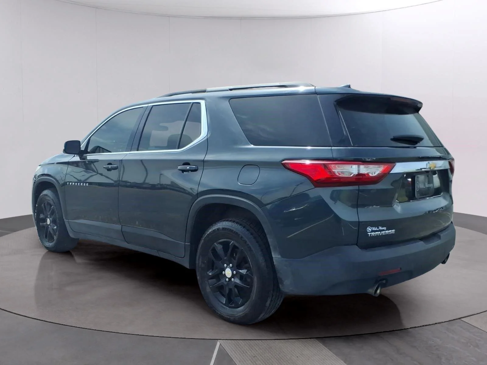 Used 2020 GRAPHITE METALLIC Chevrolet LT Cloth image 3