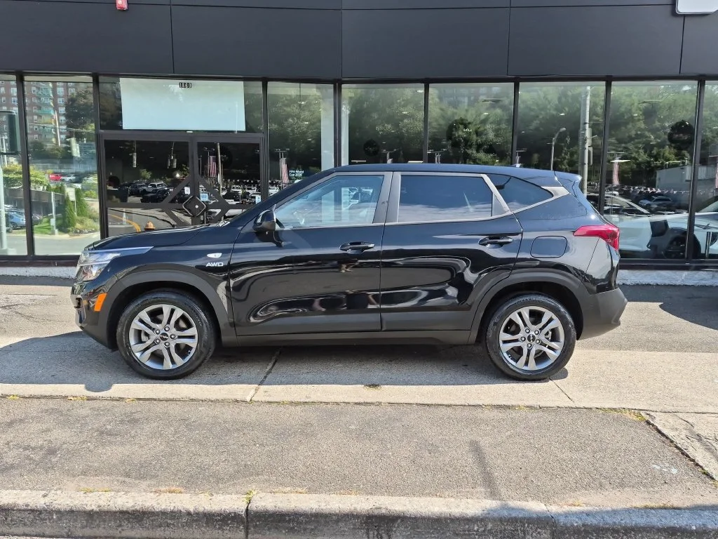 Used 2023 Black Kia LX image 9