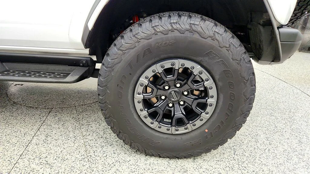 Used 2024 Oxford White Ford Raptor 4 Door Advanced 4x4 w/ Leather, Wheels & Carbon Fiber image 9