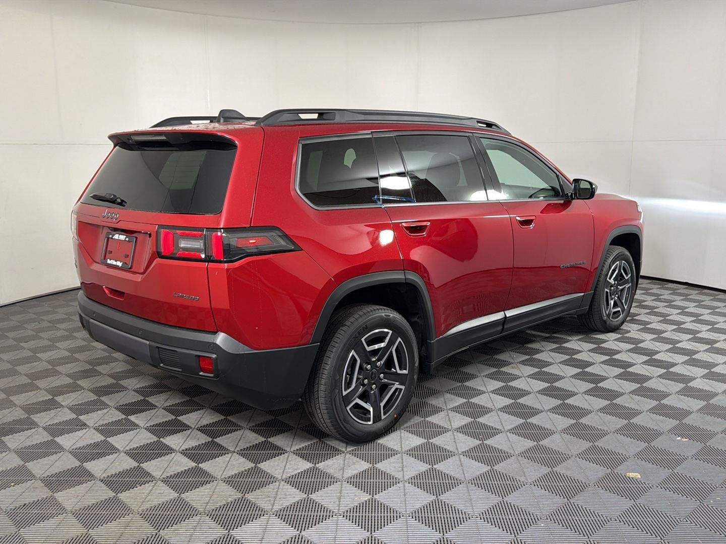 New 2026 Red Hot Pearl-Coat Exterior Paint Jeep Laredo image 4