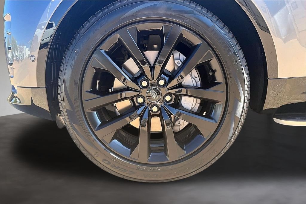 New 2026 Eiger Grey Metallic Land Rover Dynamic SE image 12