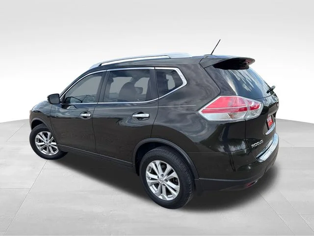Used 2016 Green Nissan SV image 5
