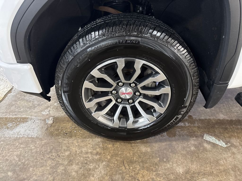 Used 2020 White GMC AT4 image 11