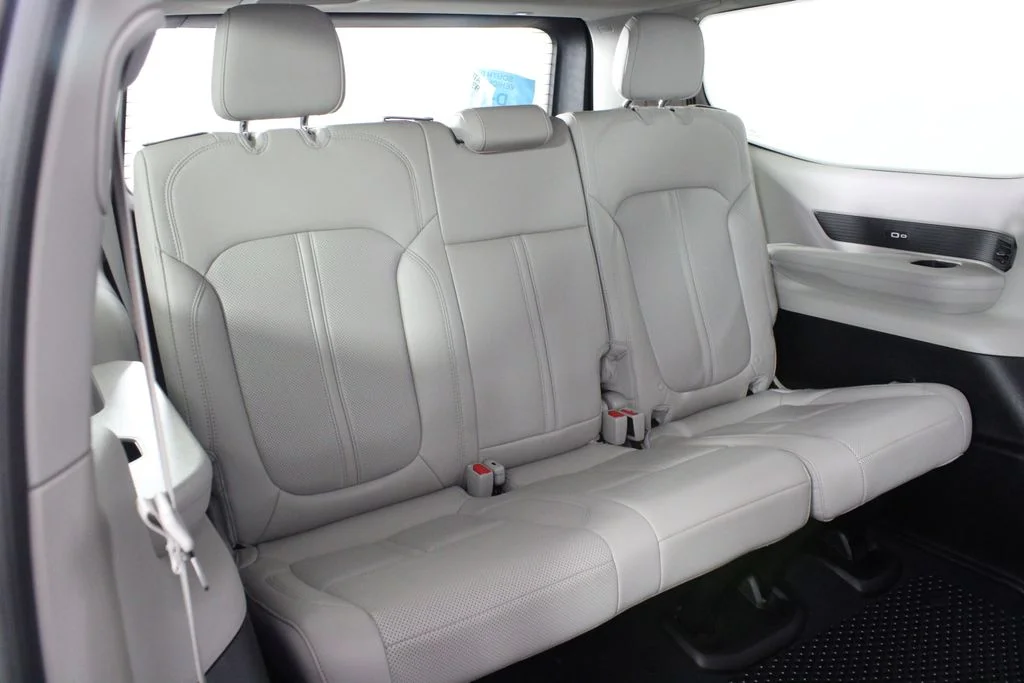 Used 2022 White Jeep Series II image 16