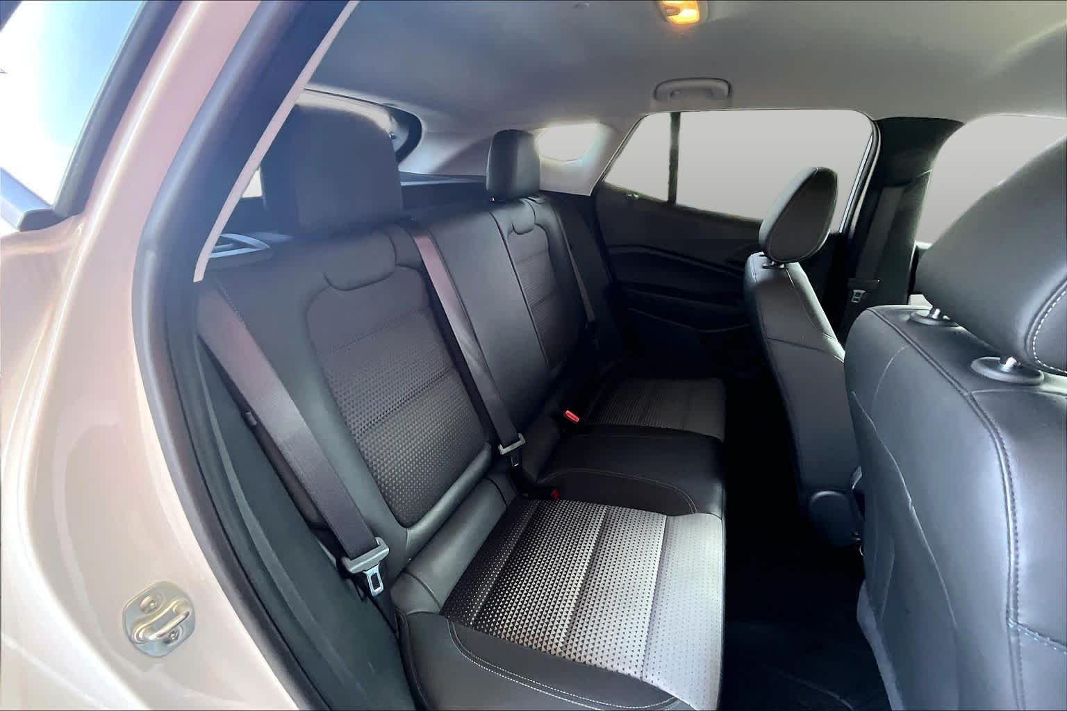 Used 2025 Summit White Chevrolet LT image 19