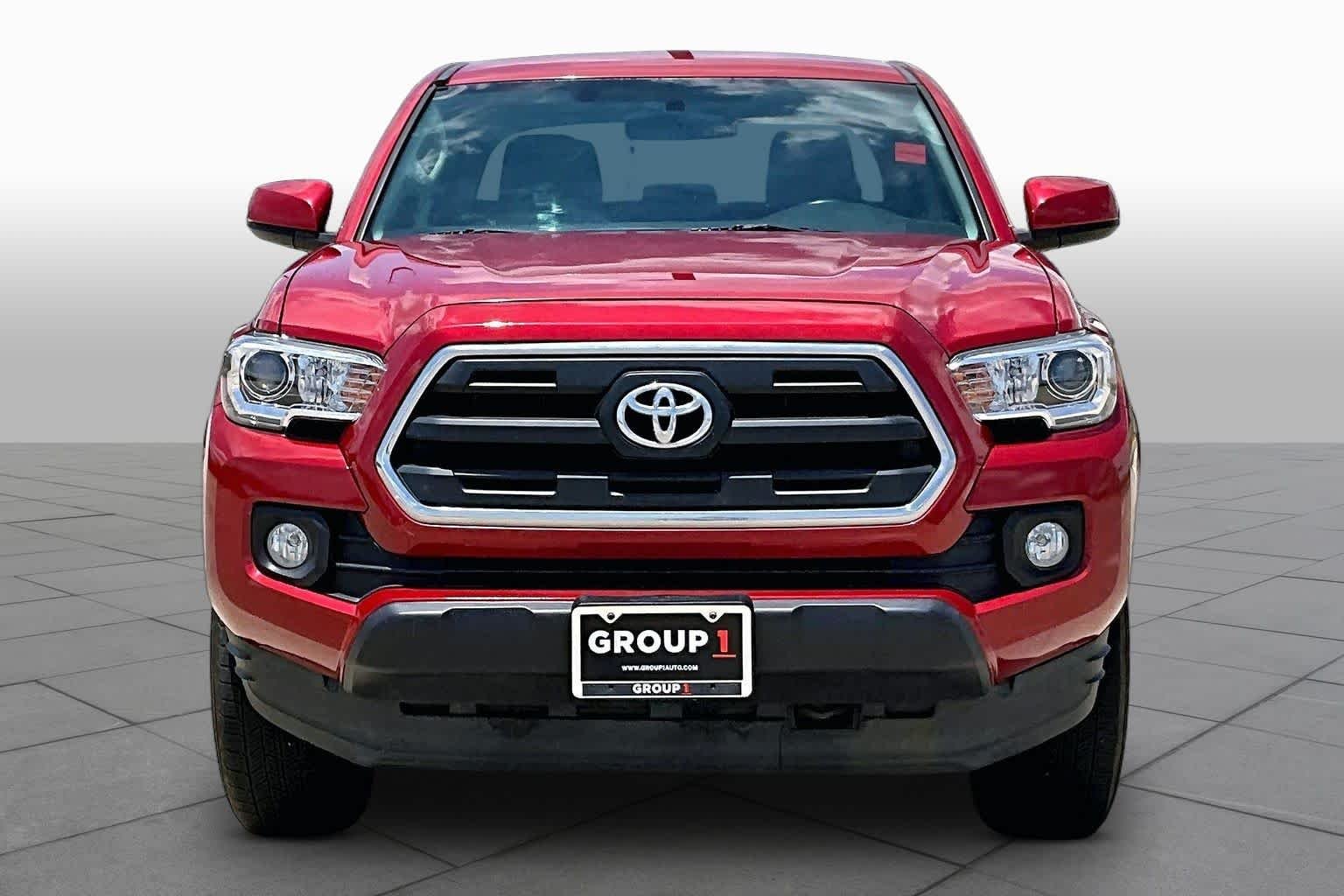 Used 2016 Barcelona Red Metallic Toyota SR5 image 4
