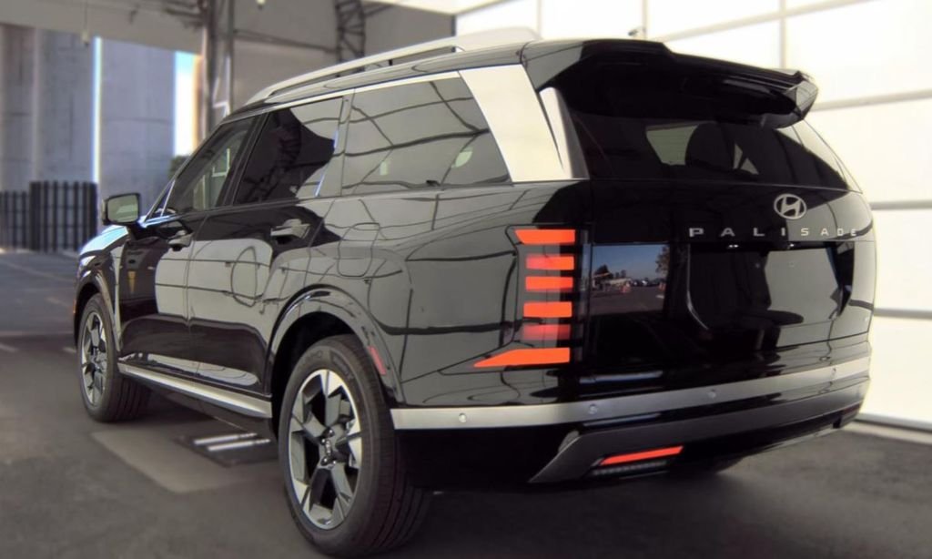 Used 2026 Black Hyundai Limited image 4