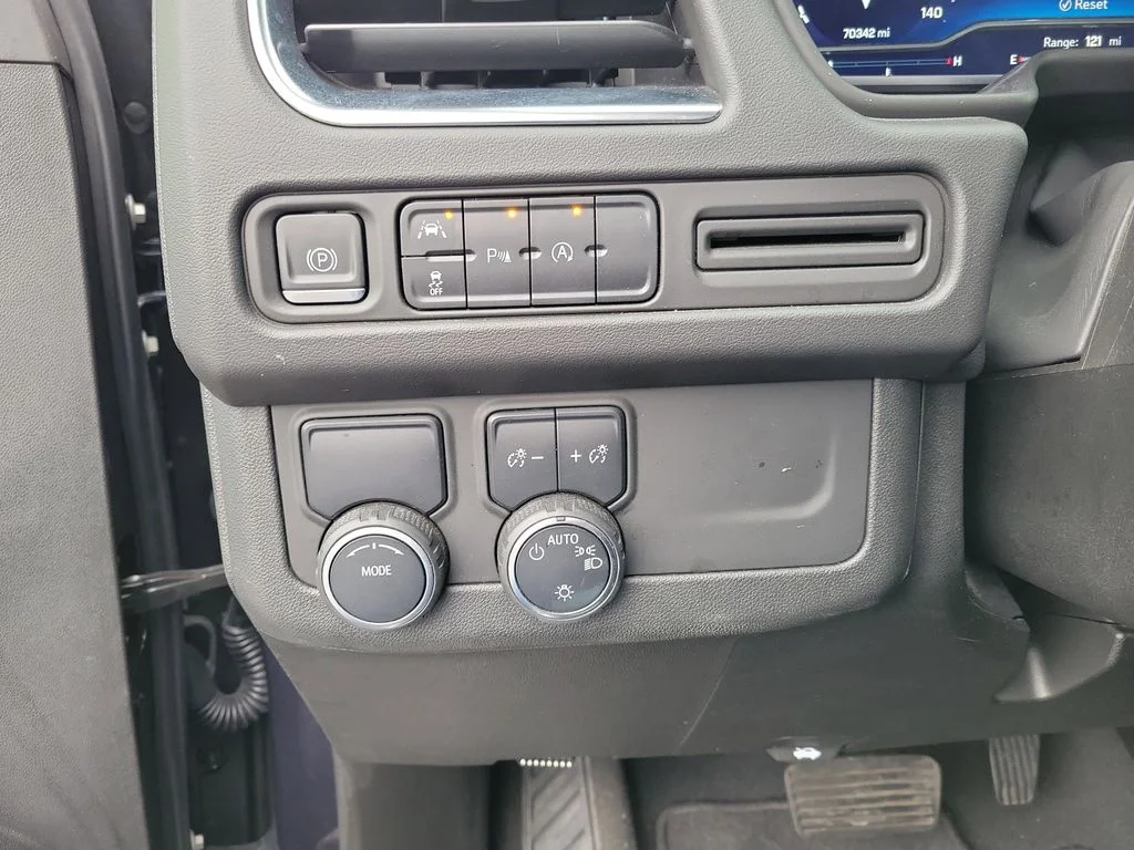 2023 Chevrolet Suburban LT - Photo 18