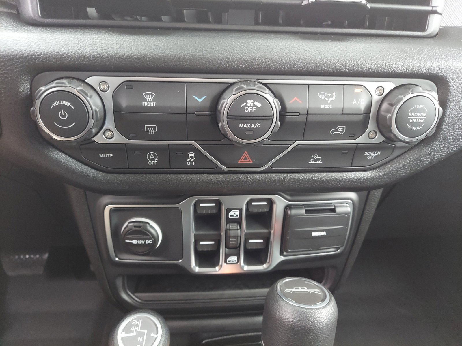 New 2026 Bright White Clearcoat Jeep Sport S image 29