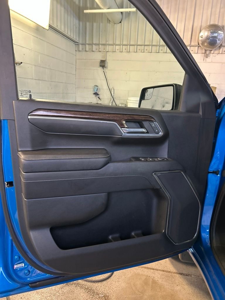 Used 2023 Blue GMC Elevation image 12