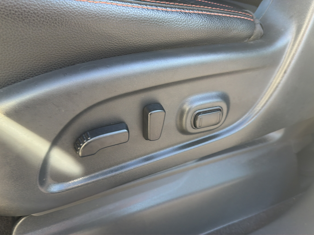 Used 2021 White Nissan PRO-4X image 31