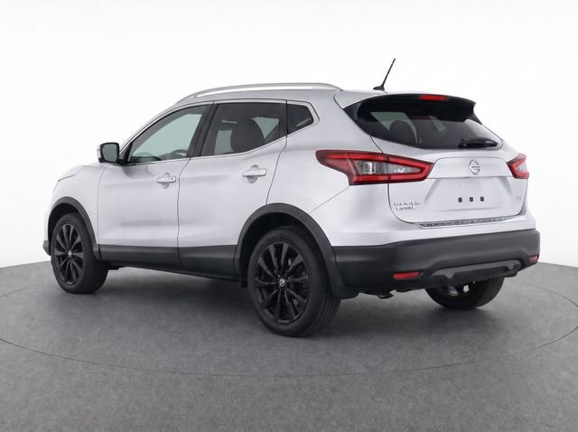 Used 2022 Silver Nissan SV image 3
