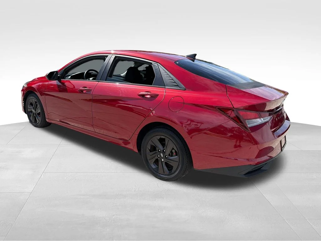 Used 2021 Red Hyundai SEL image 5