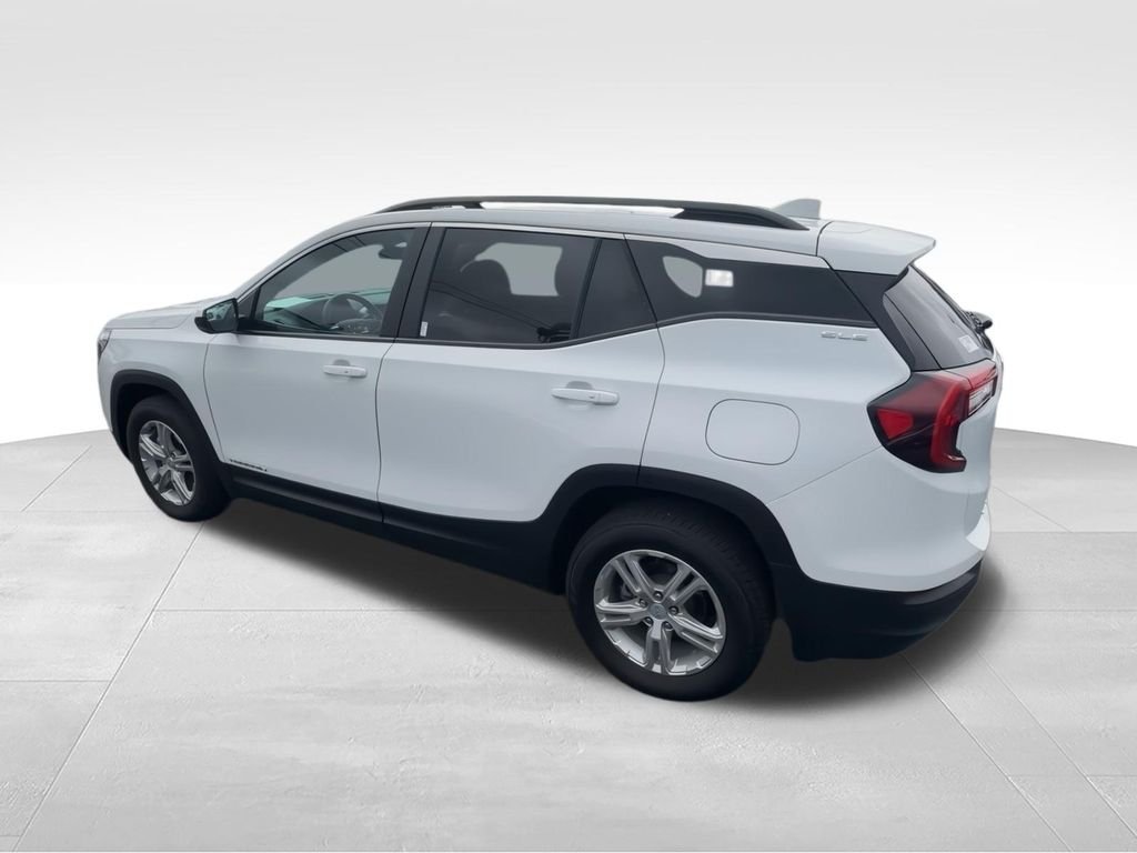 Used 2023 White GMC SLE image 6