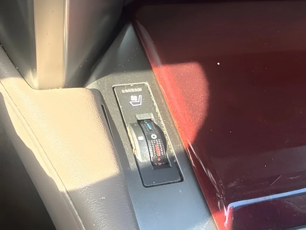 Used 2019 White Lexus 460 image 22