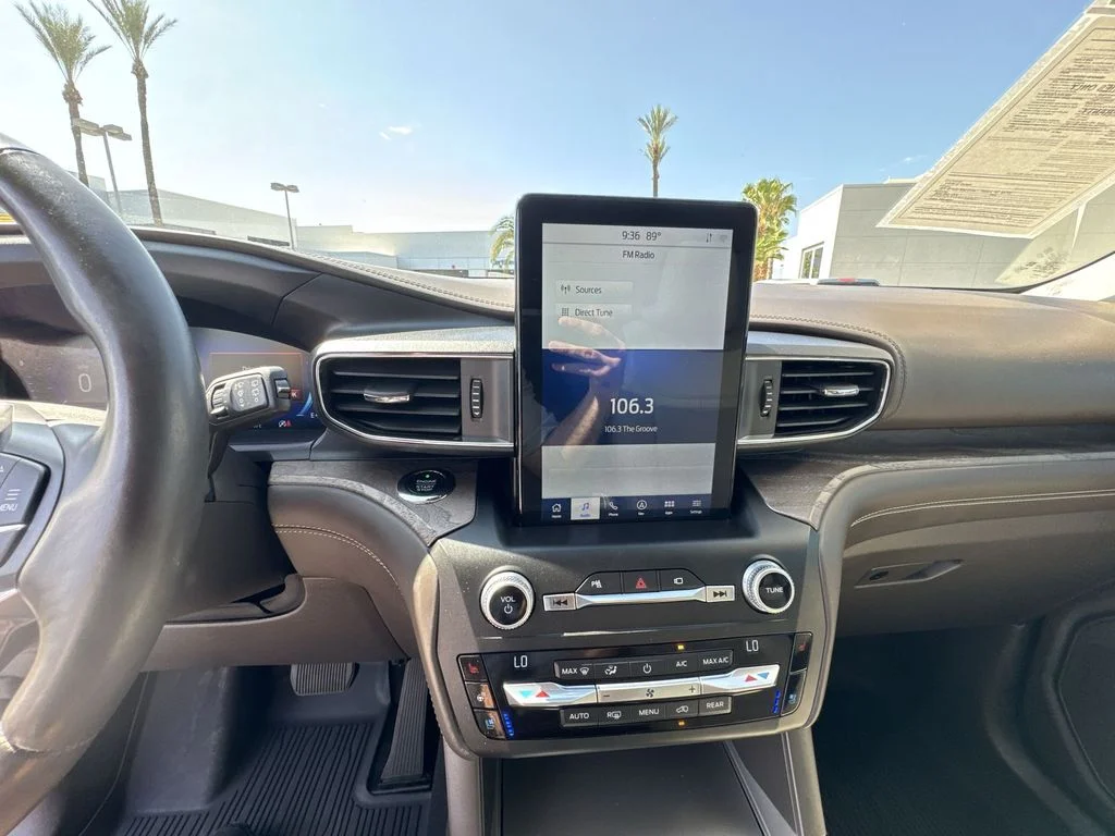 Used 2020 Green Ford Platinum image 13