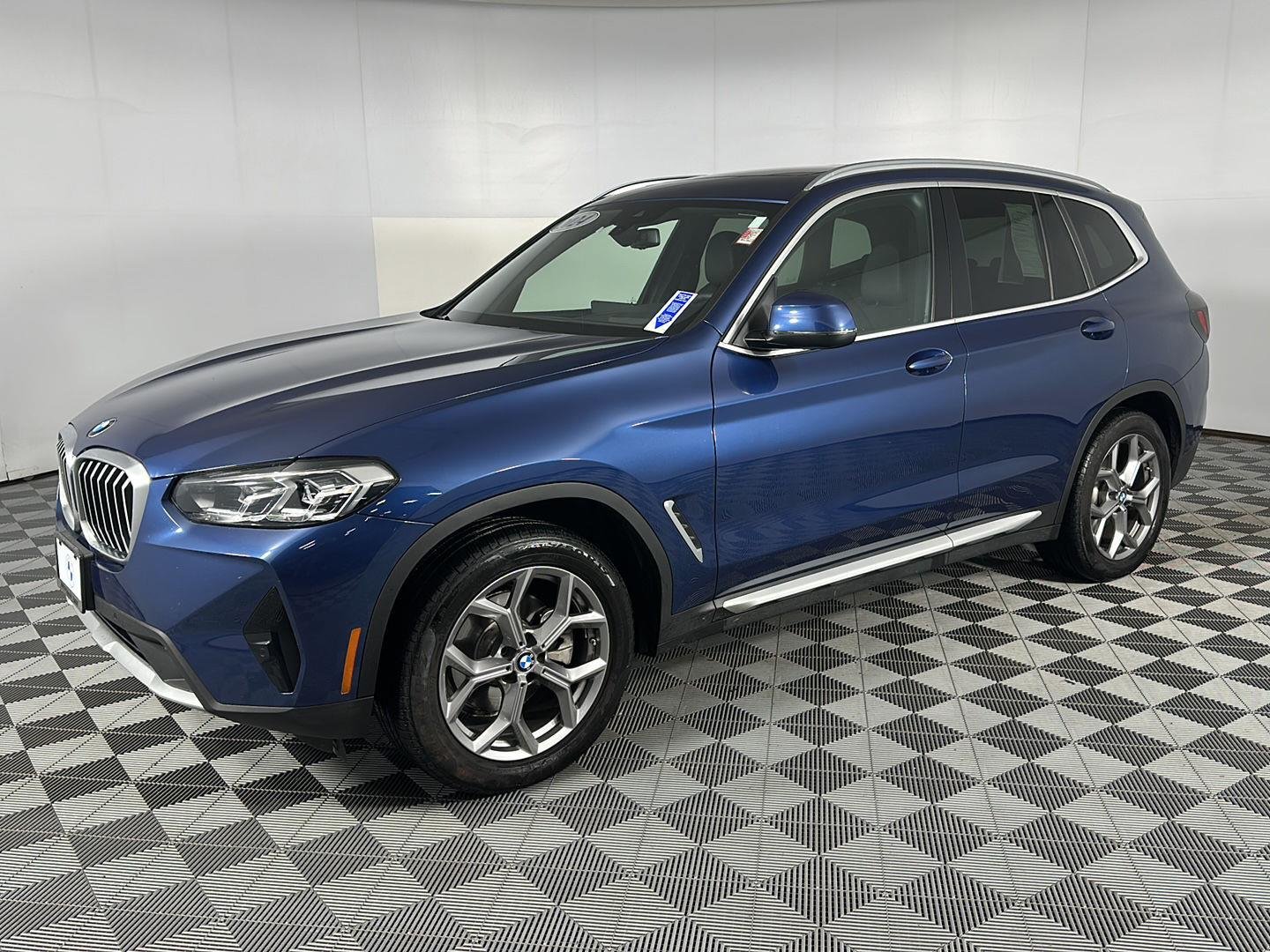 Used 2024 Phytonic Blue Metallic BMW xDrive30i image 4