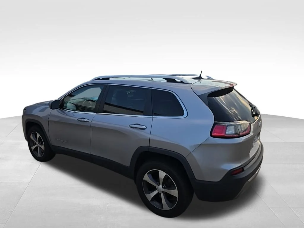 Used 2021 Silver Jeep Limited image 11